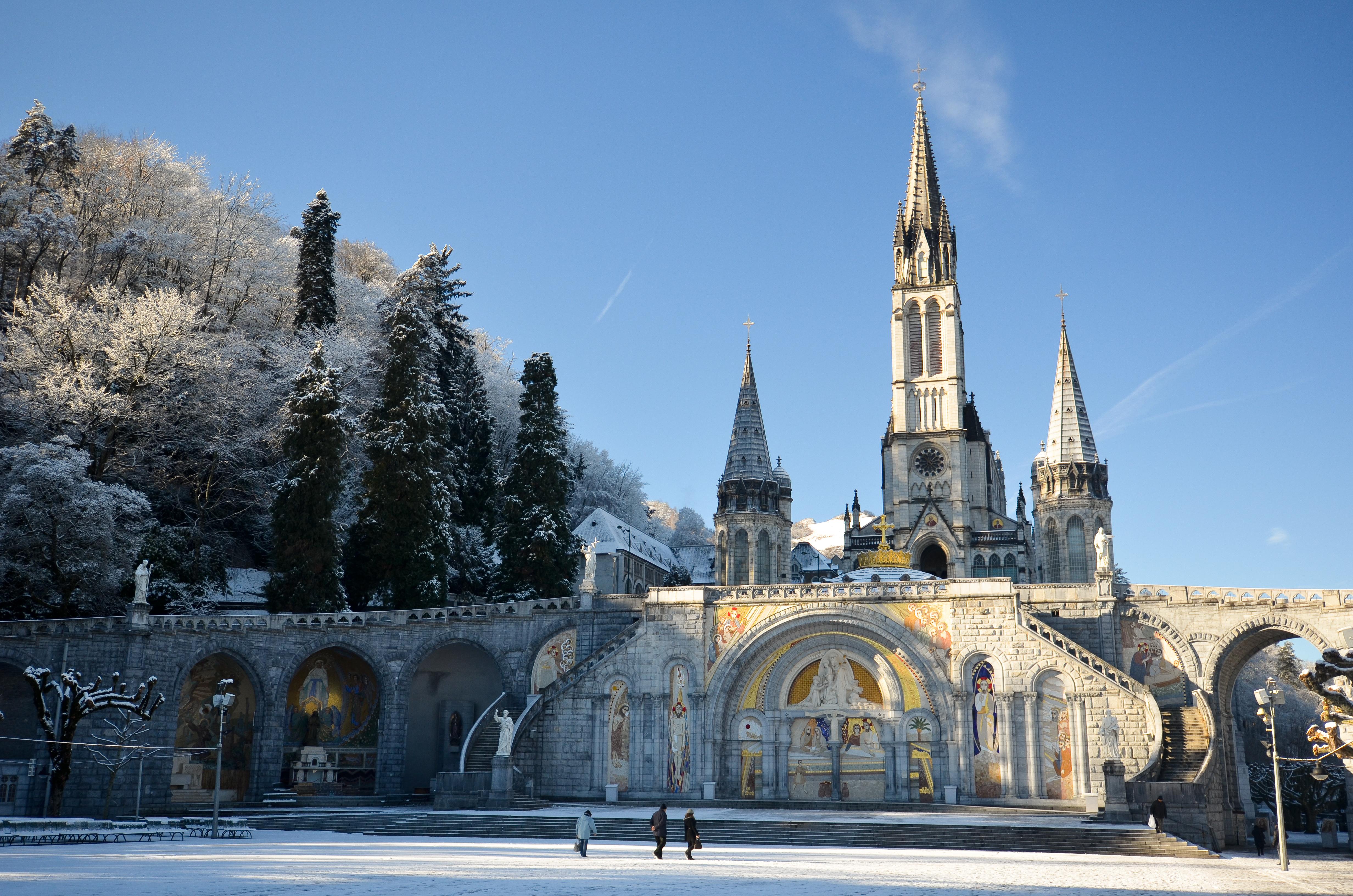 Belfry & Spa By Ligne St Barth Lourdes Exterior foto The Sanctuary of Our Lady of the Gate of the Dawn