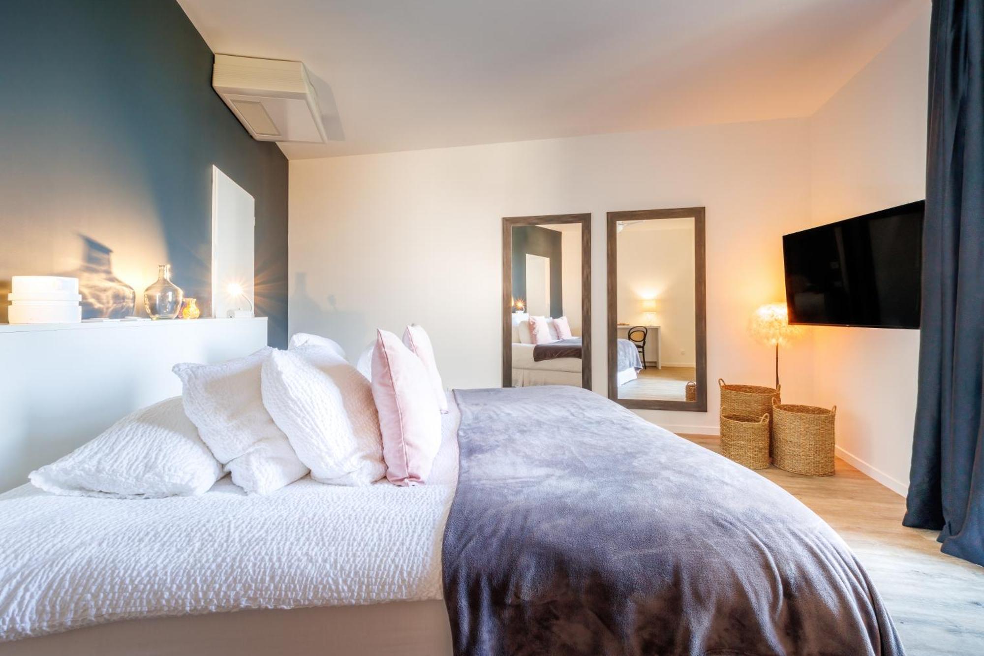 Belfry & Spa By Ligne St Barth Lourdes Habitación foto A bedroom at the hotel